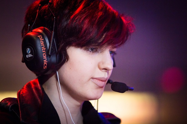 Photo of female eSports gamer Sasha “Scarlett” Hostyn