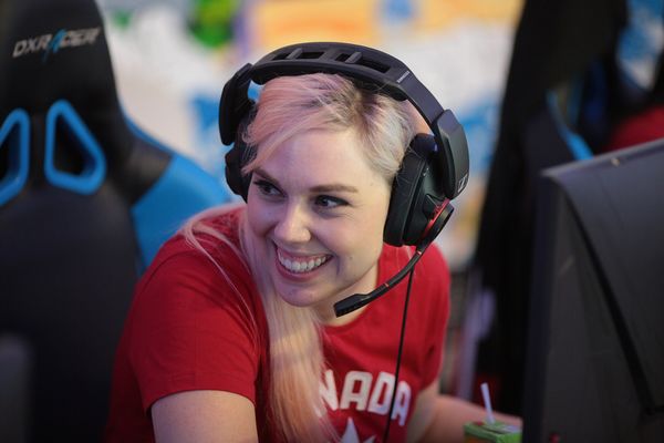 Photo of female eSports gamer missharvey